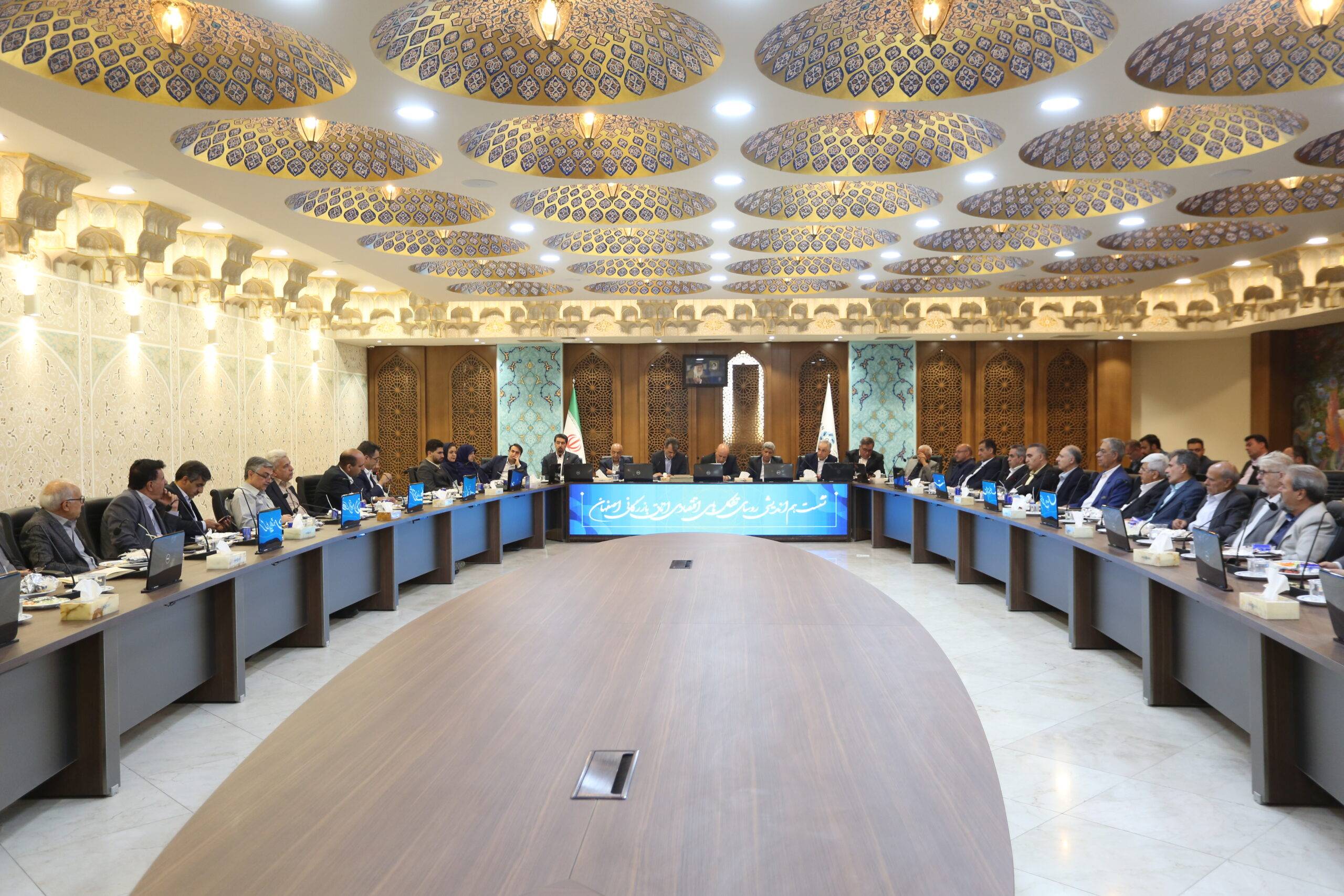 در نشست هم‌اندیشی رؤسای تشکل‌های اقتصادی اتاق بازرگانی اصفهان مطرح شد تشکل‌گرایی اقتصادی نوین؛ تجربه موفق اصفهان